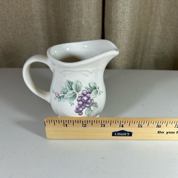 Pfaltzgraff creamer grapevine pattern - Picture 5 of 7